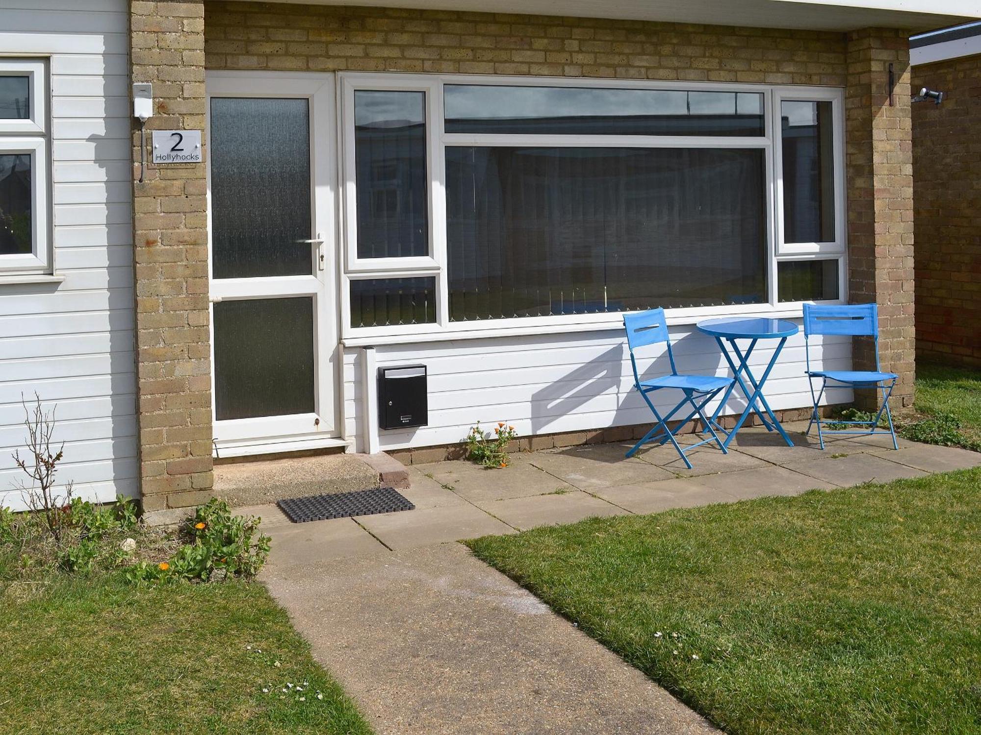 Hollyhocks Villa Walcott  Exterior photo